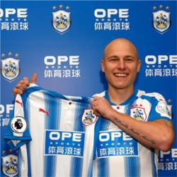 Aaron Mooy joins Huddersfield Town for £10m