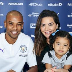 Fernandinho signs one-year contract extension